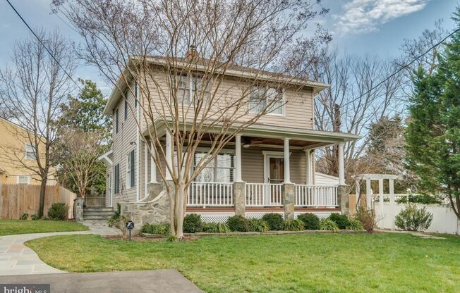 Charming Detached Colonial Minutes from Old Town