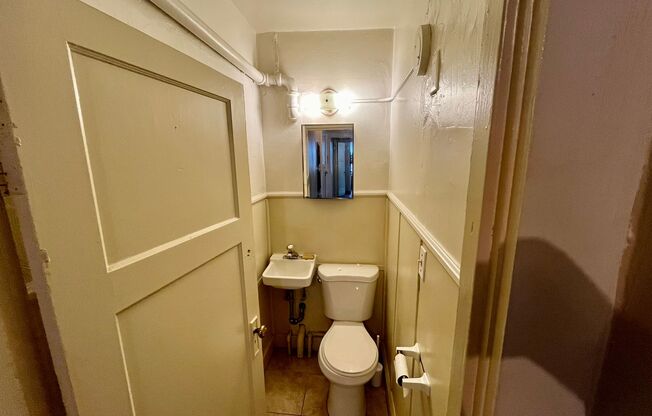 2 beds, 1.5 baths, $1,095, Unit 12