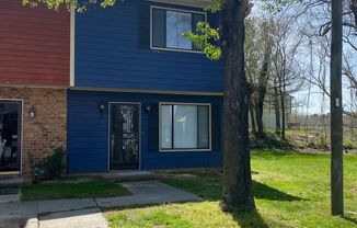 2 bedroom, 1.5 bath end unit Townhouse near Forest Hills Shopping Center and Downtown Durham NC