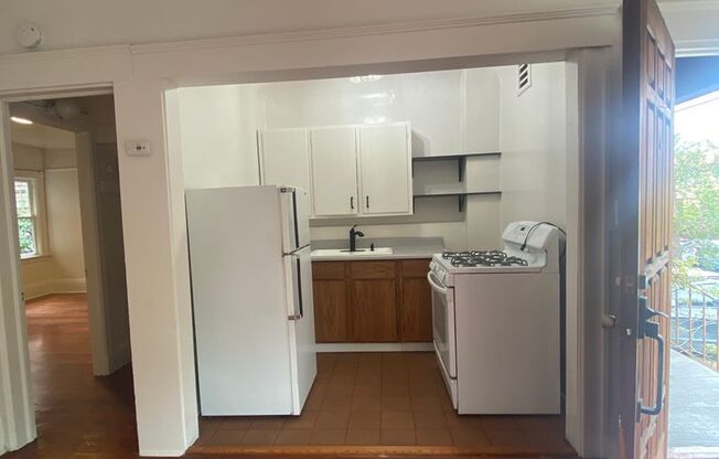 1 bed, 1 bath, $2,595