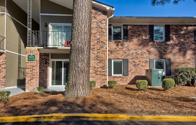 2 beds, 1 bath, $1,250, Unit 8