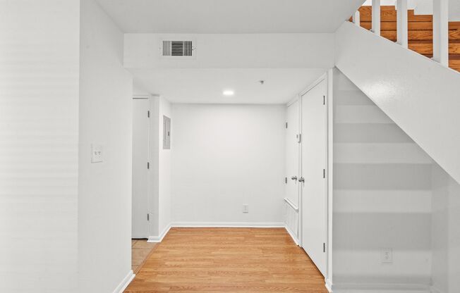 1 bed, 1 bath, 595 sqft, $1,050, Unit #285