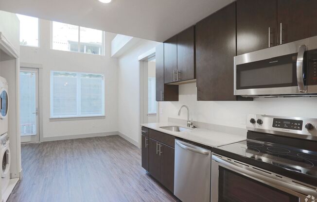 Studio, 1 bath, 479 sqft, $1,299, Unit 104