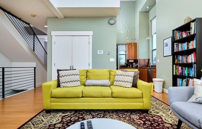 Oakland Luxe Condo |Parking w/EV Charging| Minutes to SF | Fully Furnished