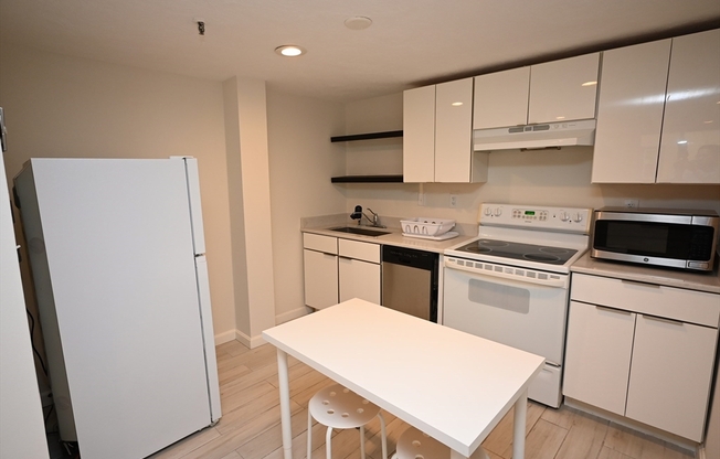 Studio, 1 bath, 473 sqft, $2,190, Unit 102