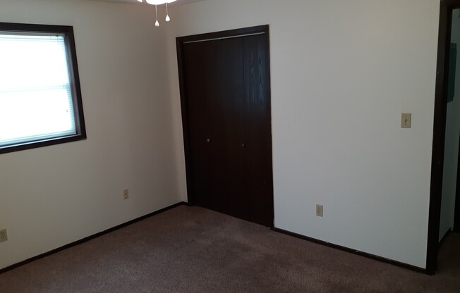 3 beds, 1 bath, 1,114 sqft, $1,150, Unit 1011 North Dakota