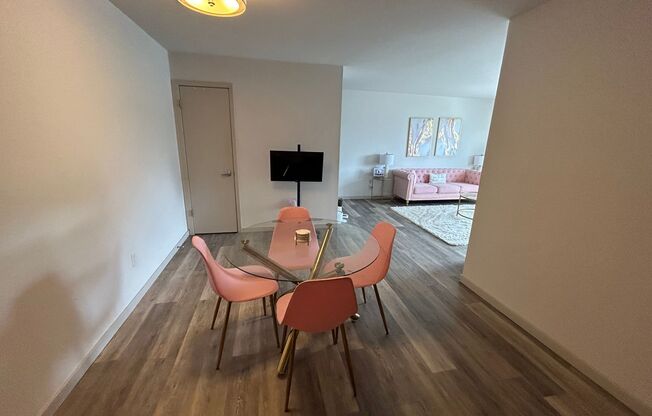 2 beds, 1 bath, $1,395, Unit 204