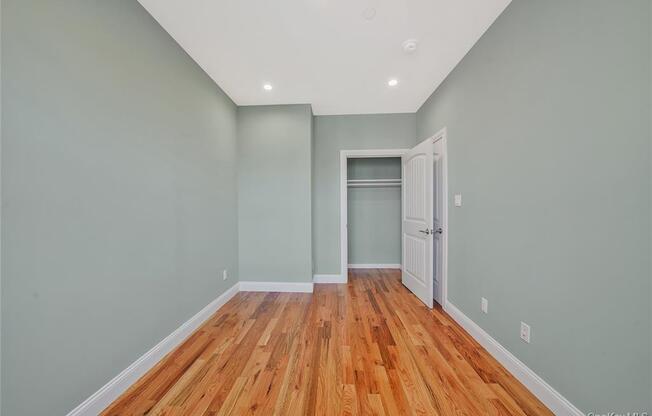 197 E 55 ST