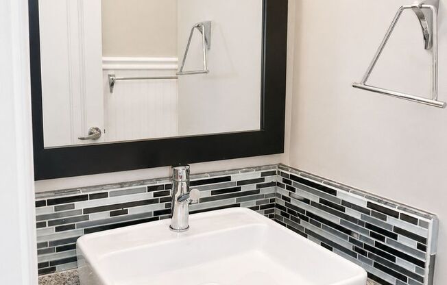 1 bed, 1 bath, 650 sqft, $1,295, Unit C2