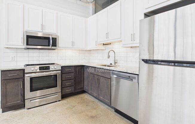 2 beds, 2 baths, 900 sqft, $1,573, Unit 120