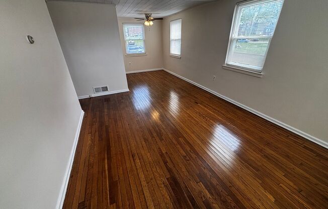 1 bed, 1 bath, $995, Unit 2512 Rudy Road