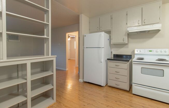 2 beds, 1 bath, 750 sqft, $1,725, Unit 4560