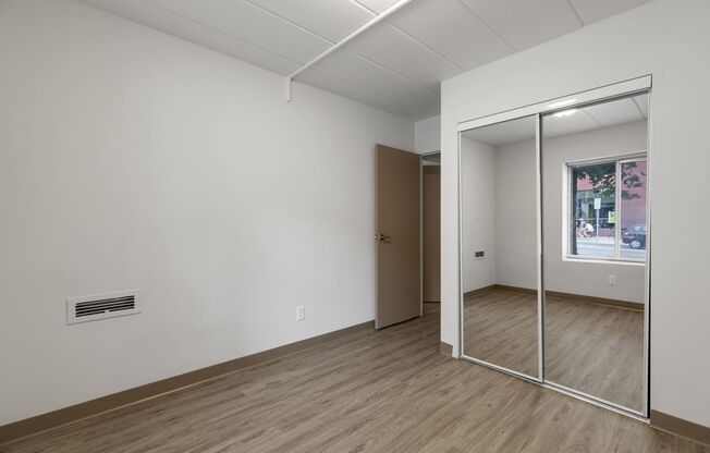 2 beds, 1 bath, 700 sqft, $1,617, Unit 102