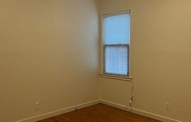 1 bed, 1 bath, 700 sqft, $1,595, Unit 425 23rd Street