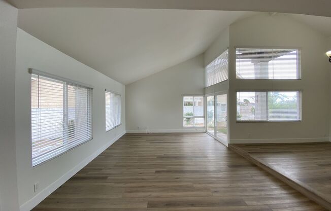 Spacious Home in La Costa with Nice View!!