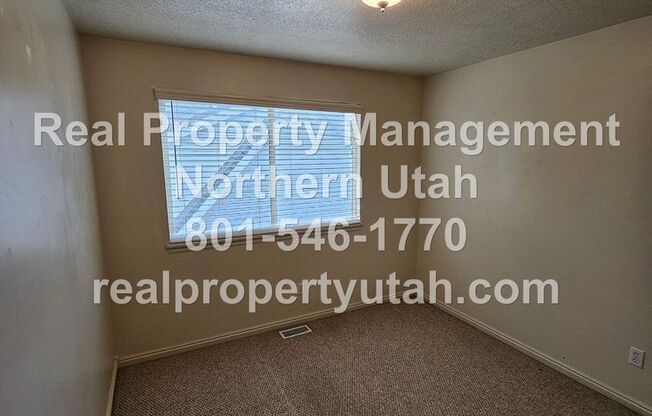 3 beds, 2.5 baths, $1,800