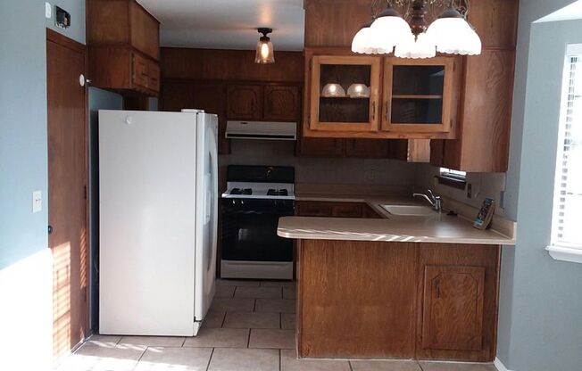 3 beds, 2 baths, $1,650