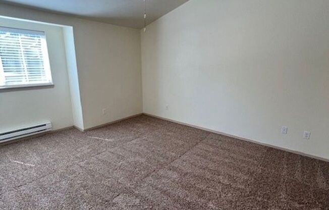 1 bed, 1 bath, 800 sqft, $1,575, Unit 633
