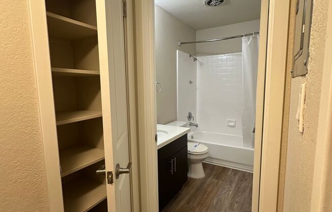 2 beds, 1 bath, 830 sqft, $1,950, Unit 16