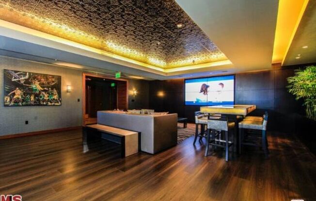 1 bed, 1.5 baths, 1,020 sqft, $5,500, Unit 31F