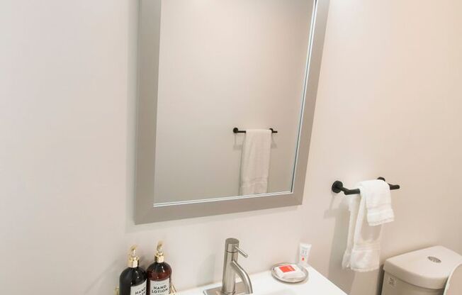 1 bed, 1 bath, $2,100, Unit 3