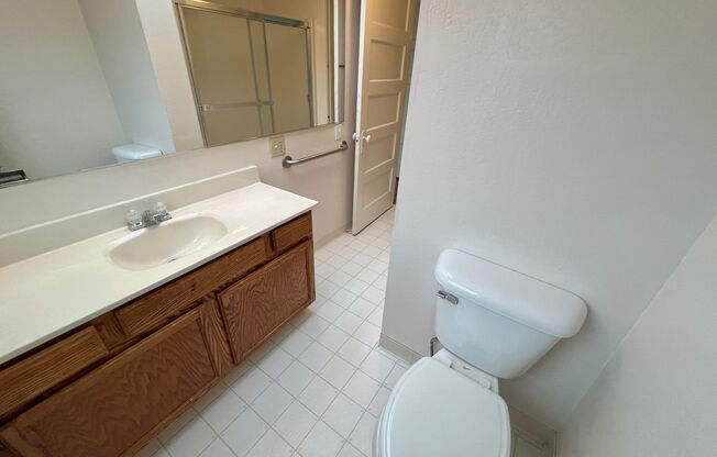 2 beds, 1 bath, $2,550, Unit A