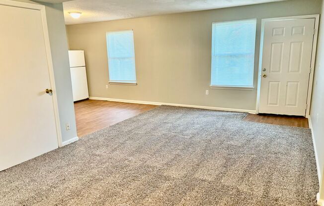 2 beds, 1 bath, 950 sqft, $850, Unit 12