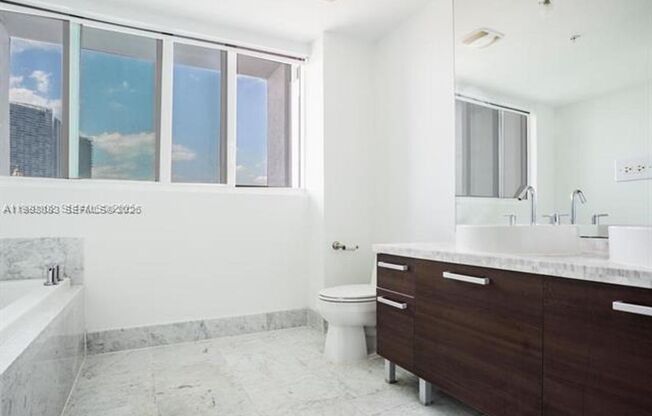 2 beds, 2 baths, 1,474 sqft, $3,950, Unit 244 Biscayne Blvd # 2102