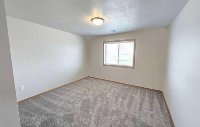 2 beds, 1 bath, 1,090 sqft, $1,230, Unit 3400 304