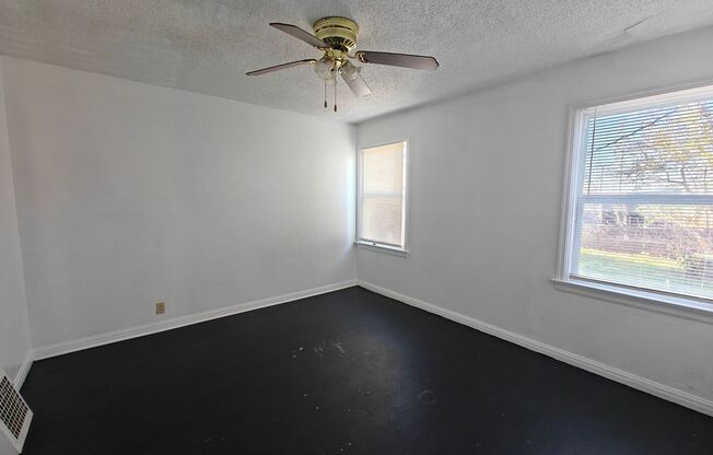 2 beds, 1 bath, $1,200