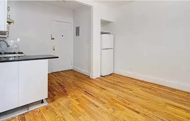 2 beds, 1 bath, $2,995, Unit 3G