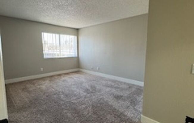 1 bed, 1 bath, 714 sqft, $1,995, Unit 033