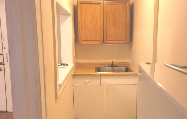 Studio, 1 bath, $775, Unit 103