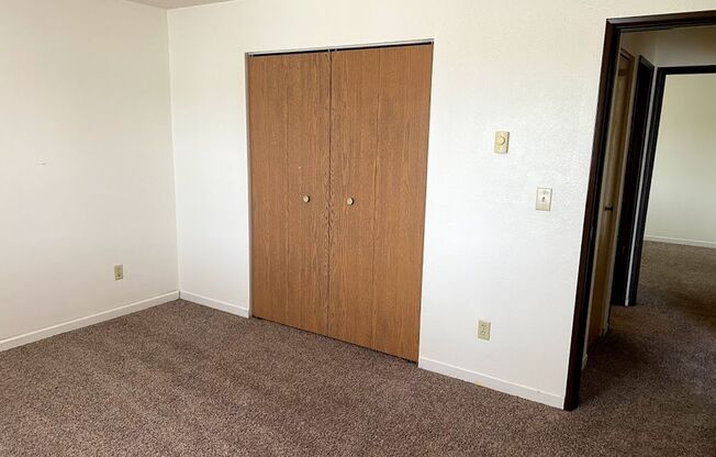 3 beds, 2 baths, 1,035 sqft, $945, Unit 1929-26