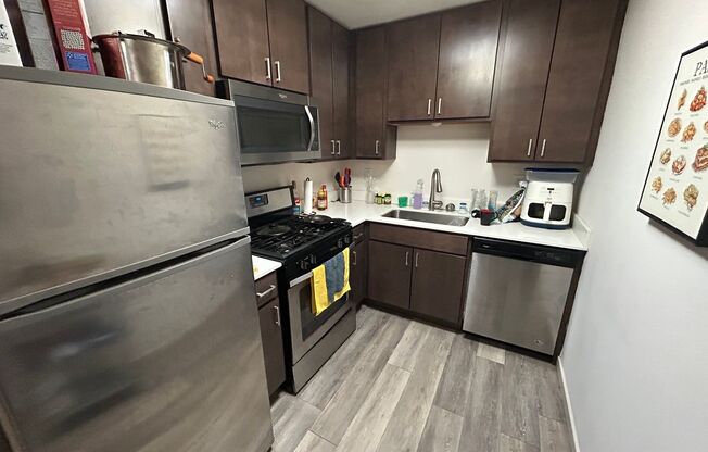 2 beds, 1 bath, $1,395, Unit 202