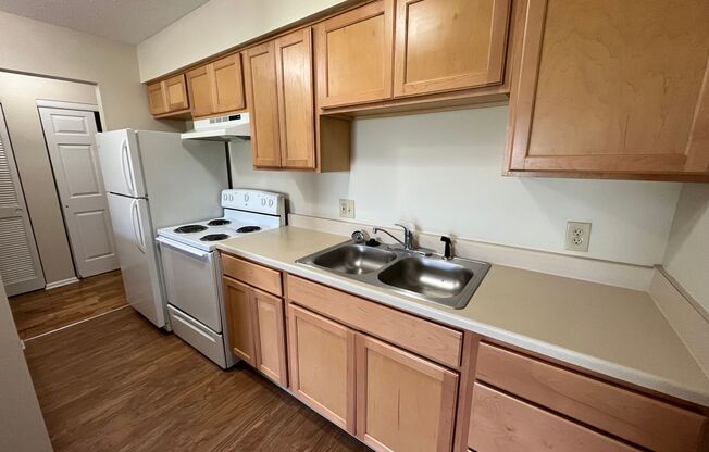 2 beds, 1 bath, 850 sqft, $950, Unit 1541-C2
