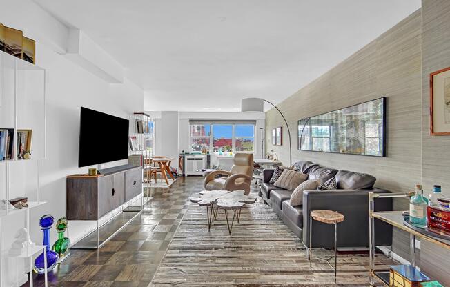 3 SHERIDAN SQ