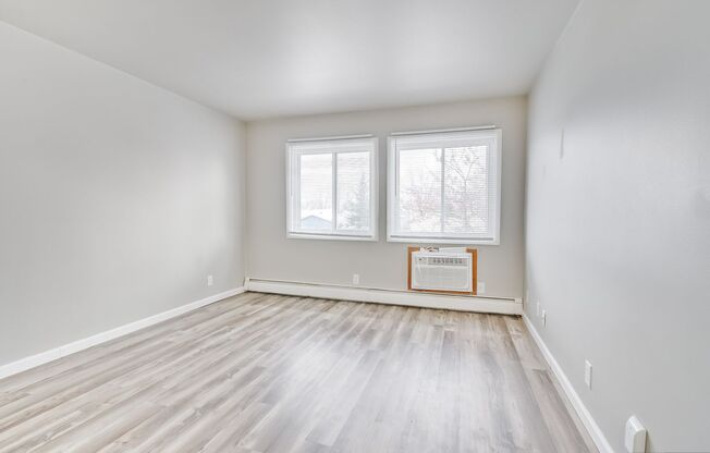 2 beds, 1 bath, 725 sqft, $999, Unit 1645-10
