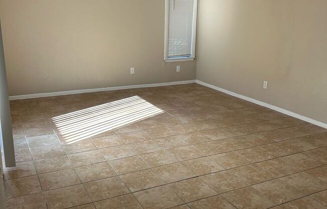 1 bed, 1 bath, 720 sqft, $1,400, Unit 1-1660-B