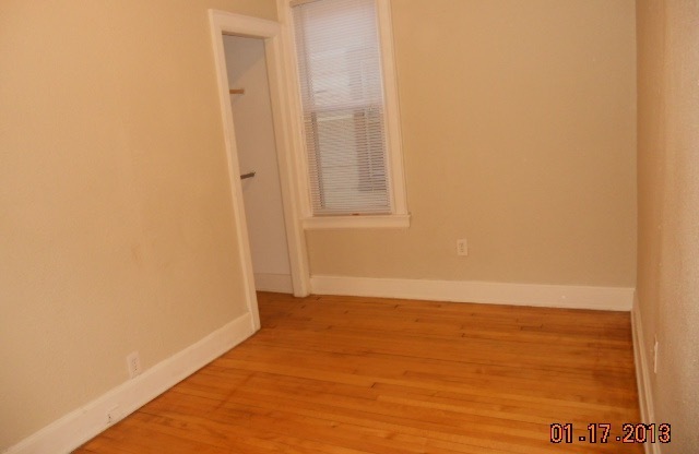 3 beds, 1 bath, $900, Unit 3349