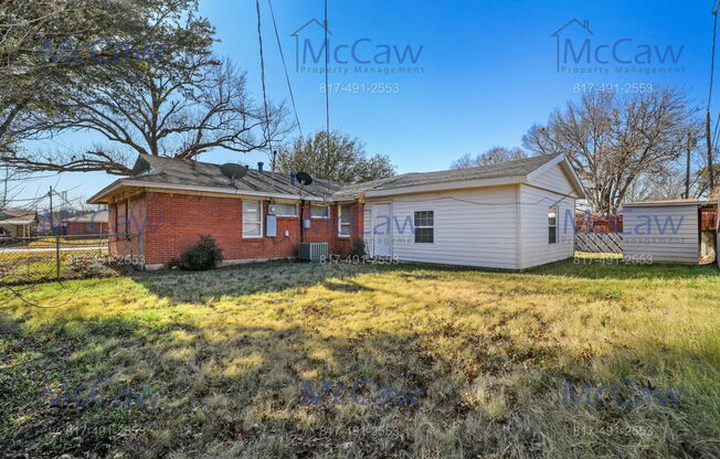 1911 HILLCREST DR