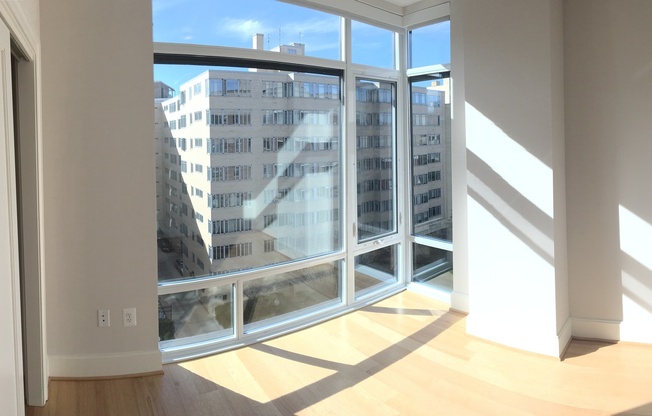 2 beds, 1 bath, $4,350, Unit 809