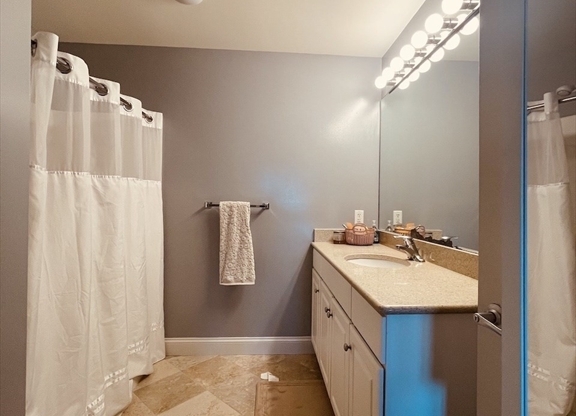 2 beds, 2 baths, 1,170 sqft, $3,700, Unit 304