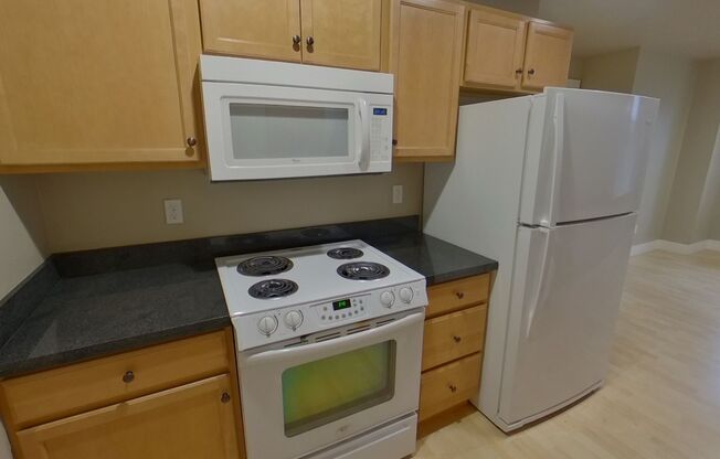 2 beds, 1 bath, $1,600, Unit 5