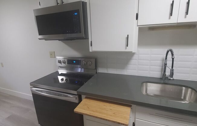 1 bed, 1 bath, 644 sqft, $1,575, Unit 12