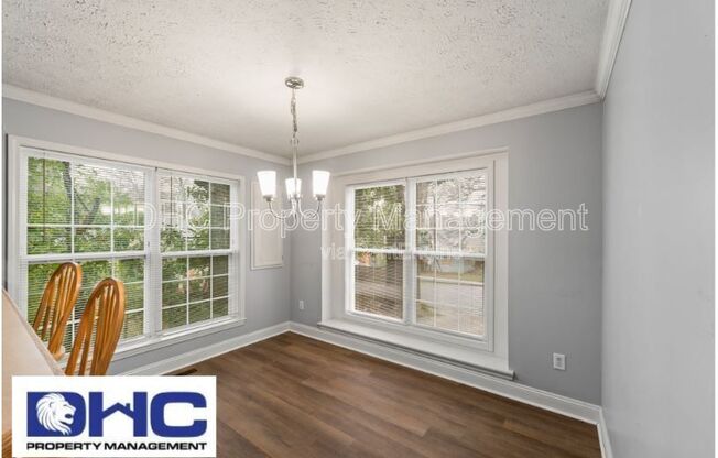1352 ELIZABETH LN