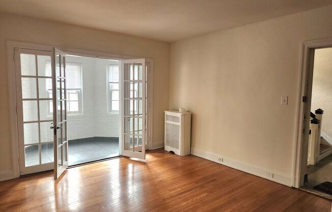 2 beds, 1 bath, $1,749, Unit B02