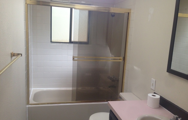 Charming 3 Bedroom/1 bath house in Wedgwood Seattle for rent!