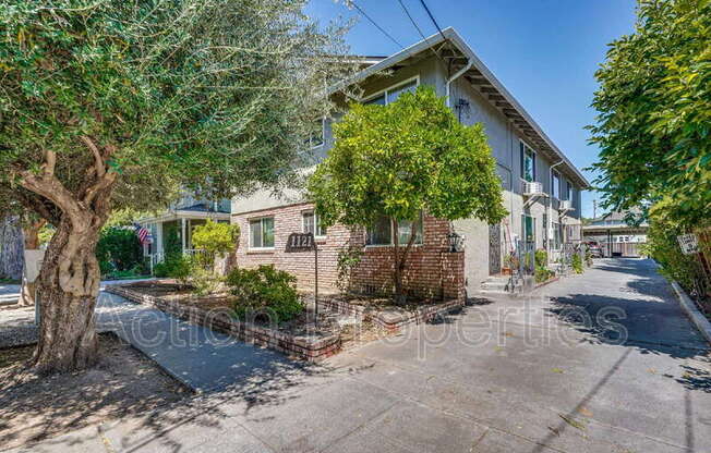 1121 GARFIELD AVE