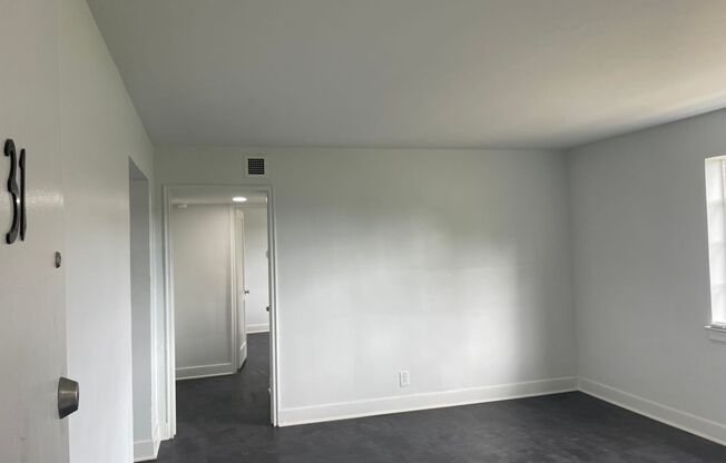 2 beds, 1 bath, 1,050 sqft, $1,150, Unit 31